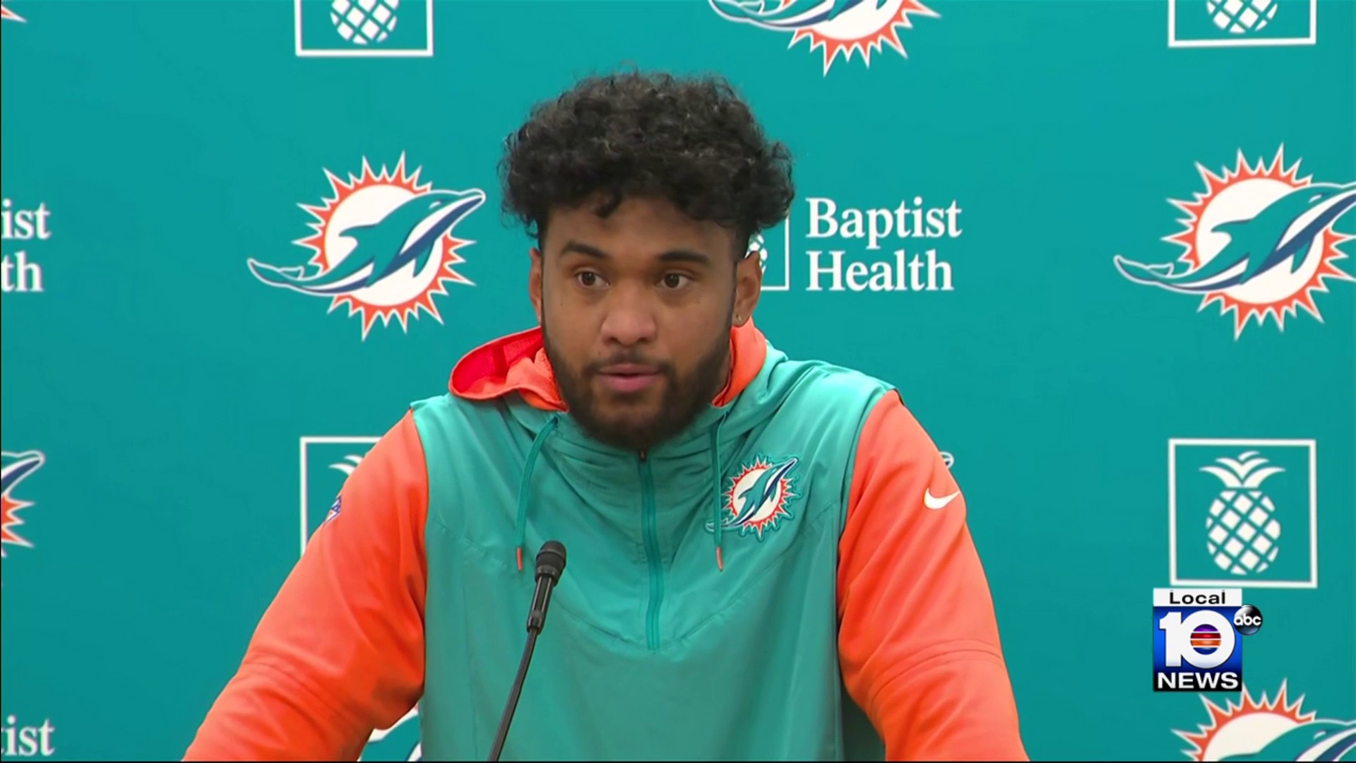 Dolphins QB Tua Tagovailoa thinking of teammate WR Tyreek Hill family after house erupts in flames