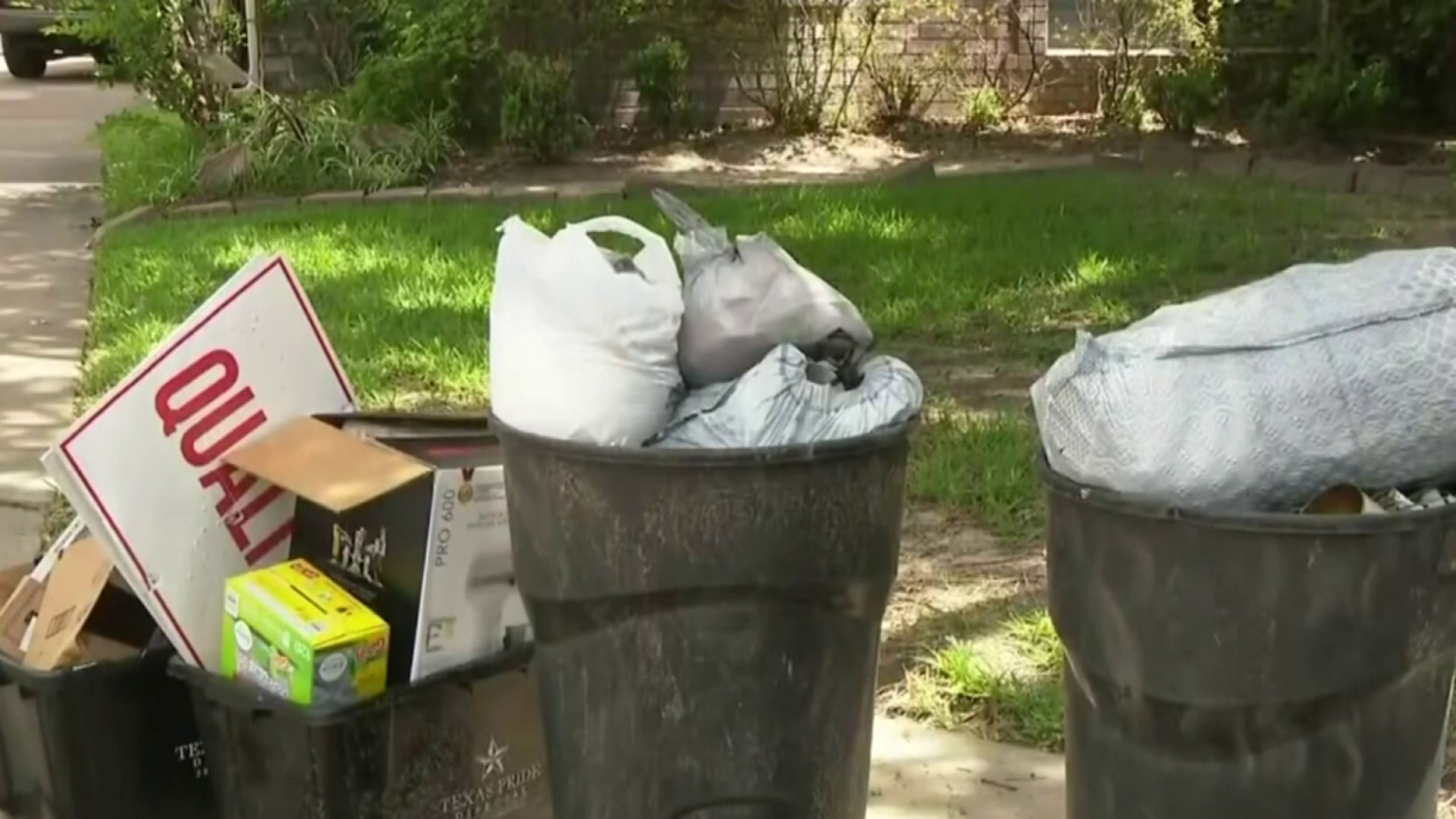 Are HOA Trash Cans Becoming A Problem?