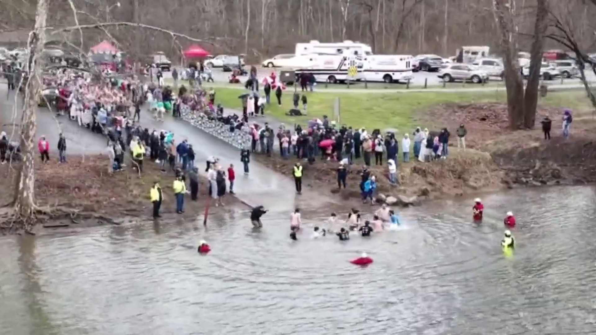 WSLS Anchors participate in New River Polar Plunge