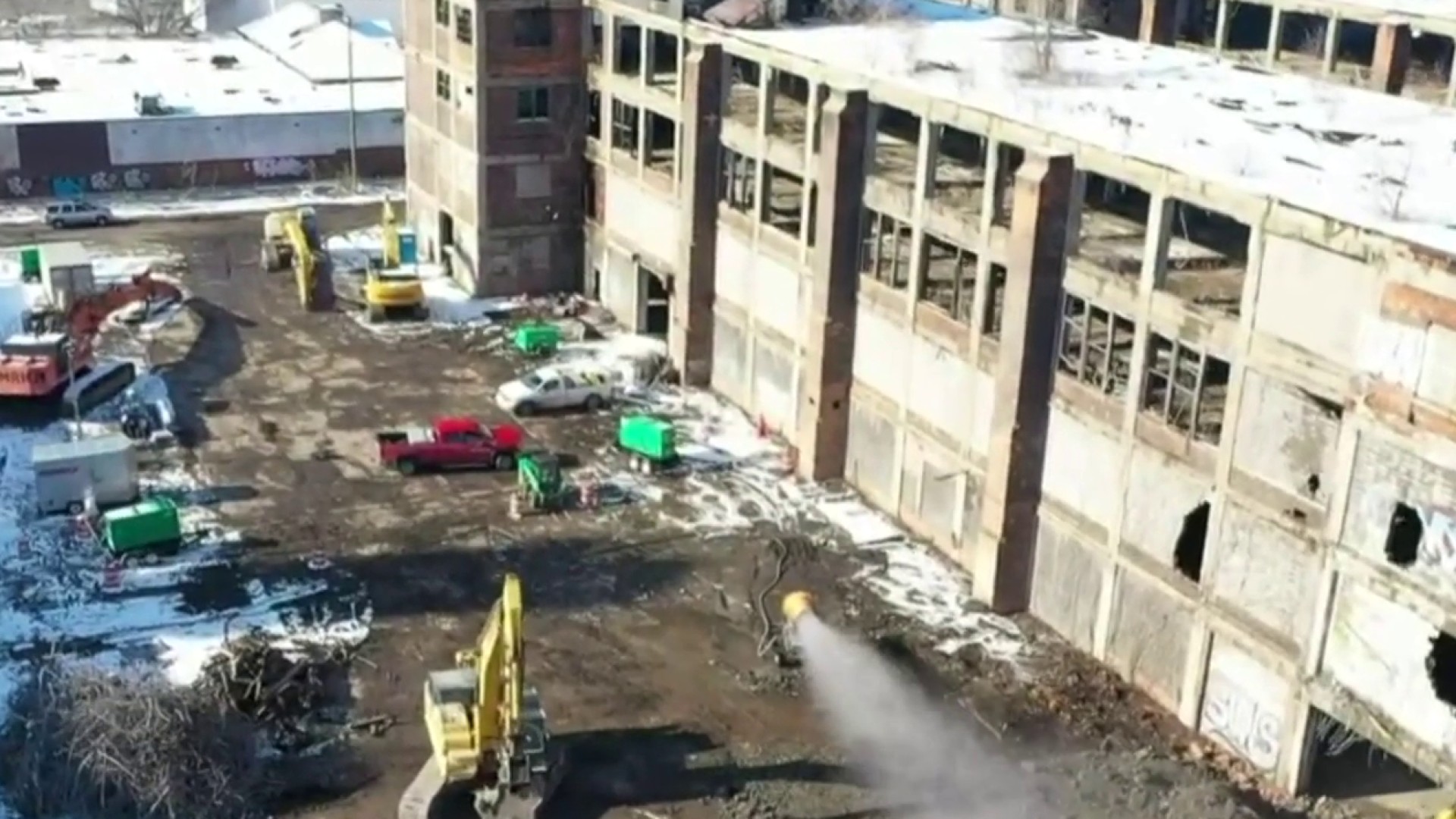 Demolition fails to bring down former home of Detroit Lions 