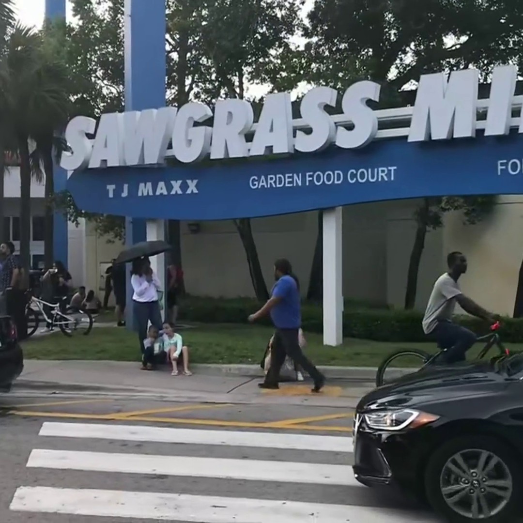 Shoplifter with knife causes Sawgrass Mills mall evacuation, police say