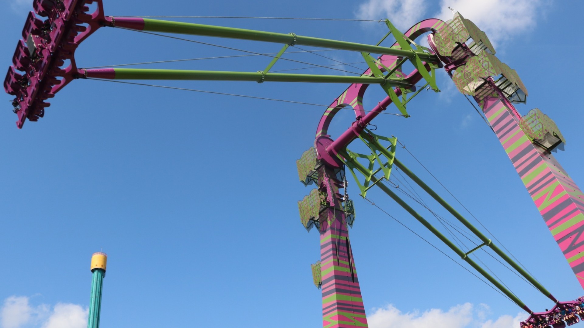 Busch Gardens' new record-breaking swing ride, Serengeti Flyer