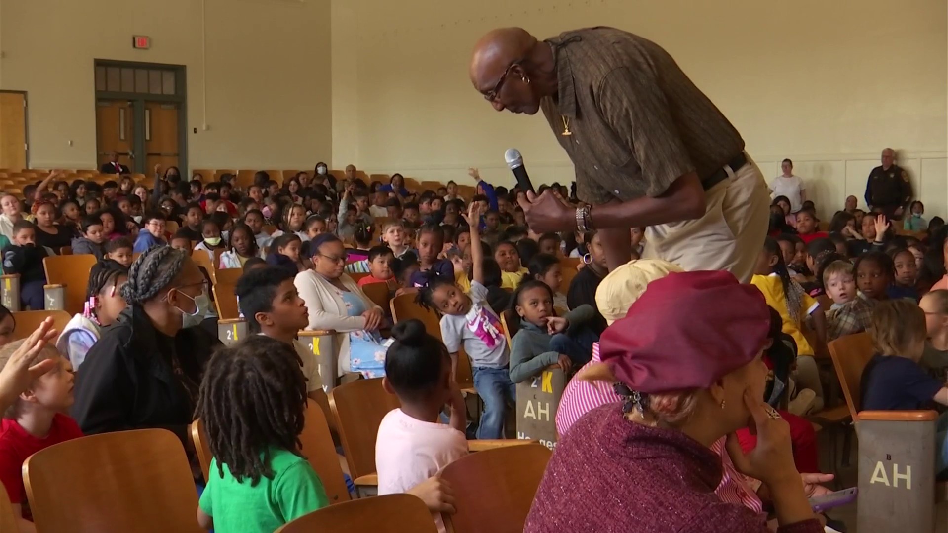 Former Harlem Globetrotter brings 'Stand Tall Against Bullying' campaign to  Martinsville students