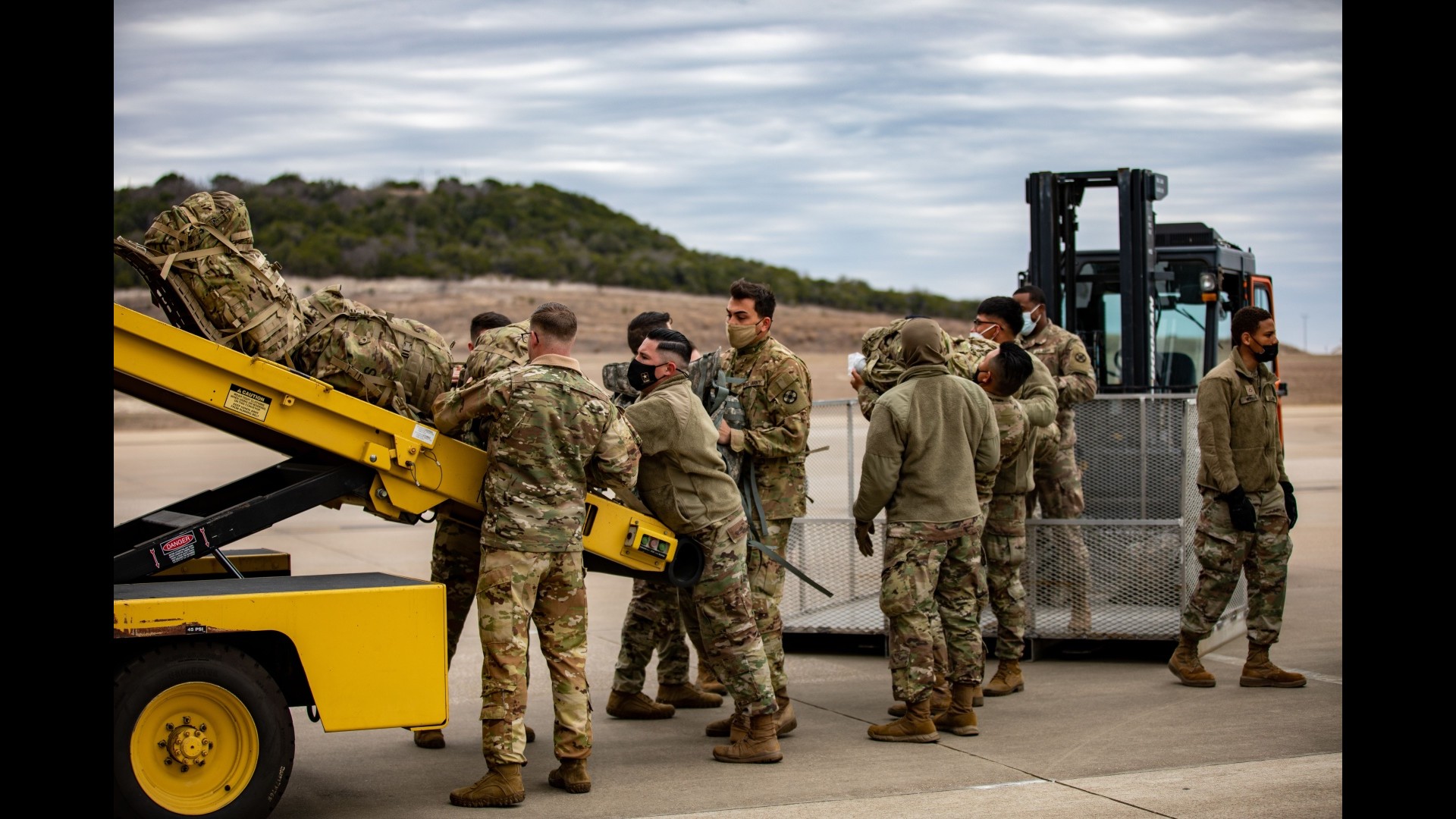 Houston Astros players visit Fort Hood