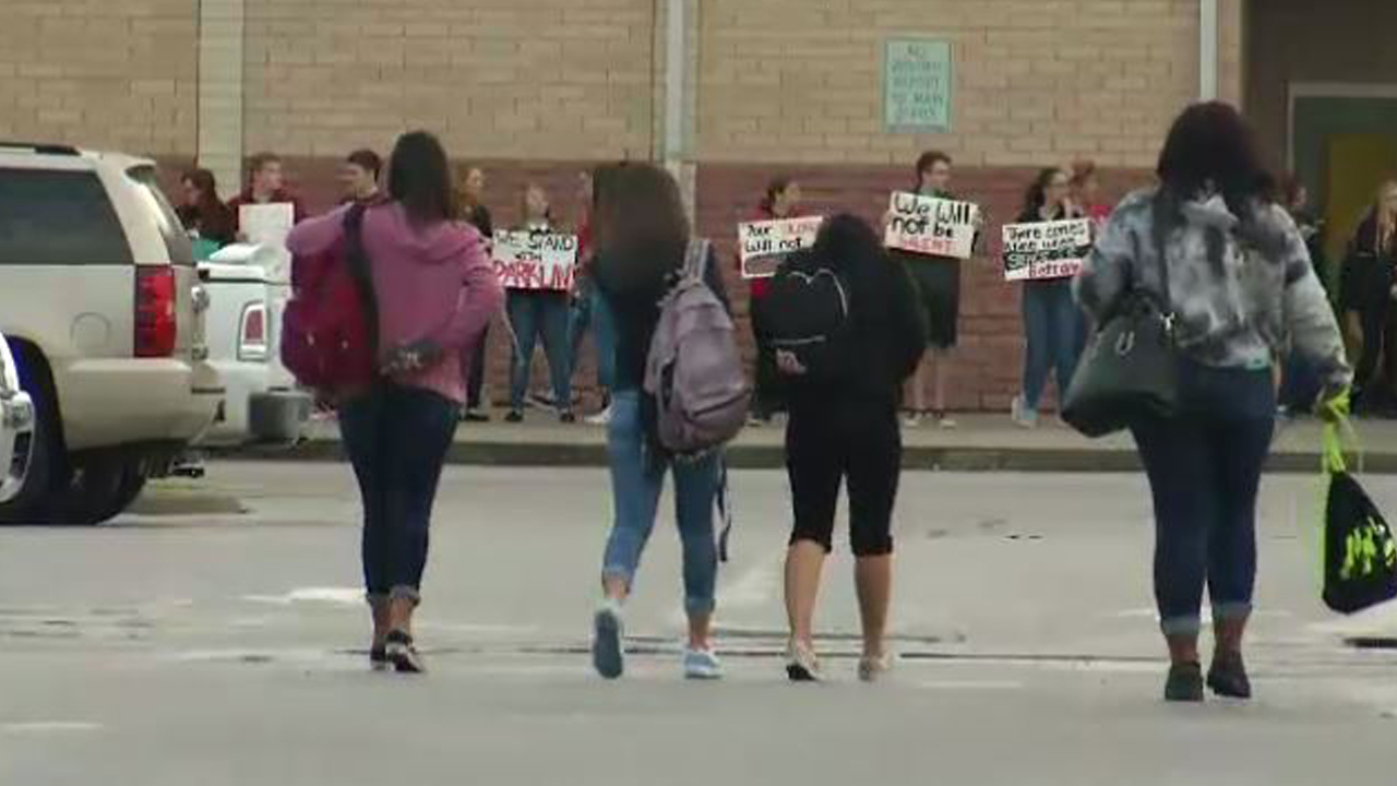 New Smyrna Beach High School Students Protest Gun Violence
