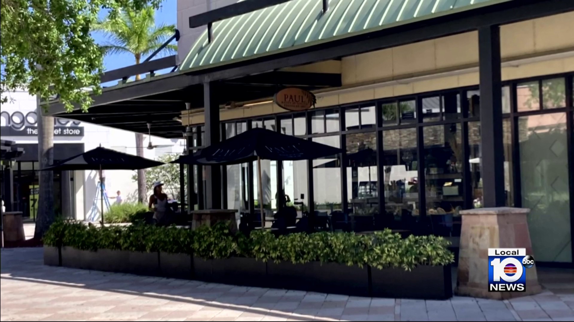 Golf club kitchen ordered shut for rodent issue, plus insects land on food  at Sawgrass Mills bakery