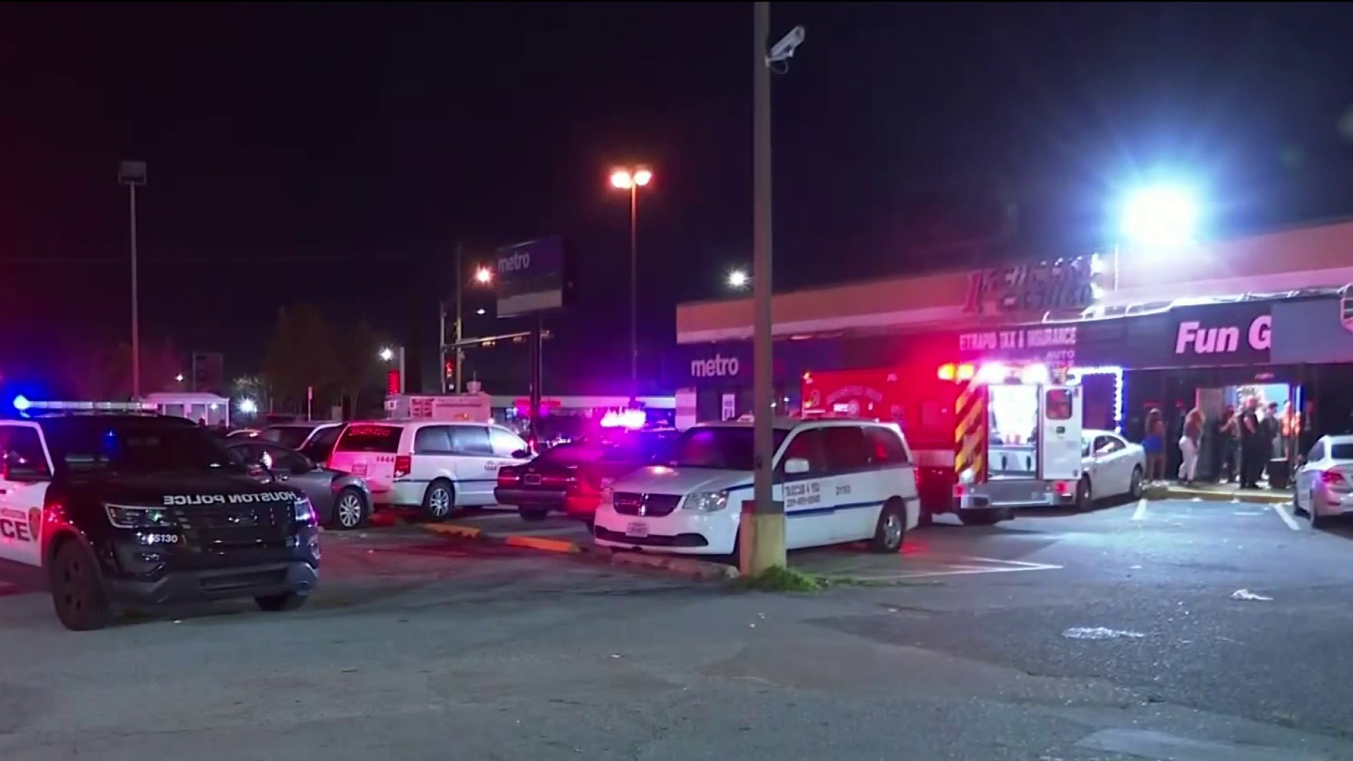 HPD: 2 people shot in drive-by outside SW Houston club
