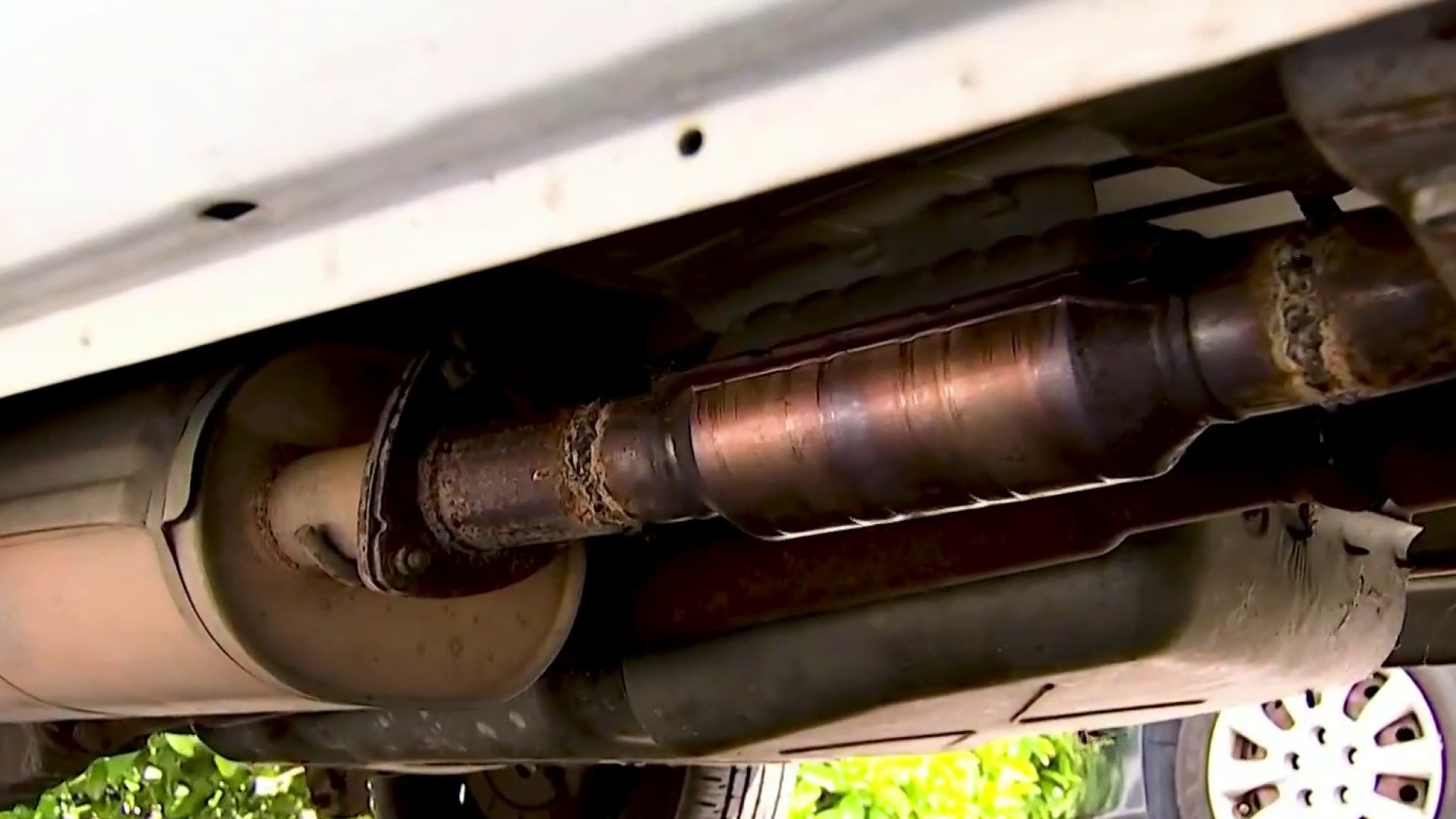 What Is a Catalytic Converter? - CARFAX