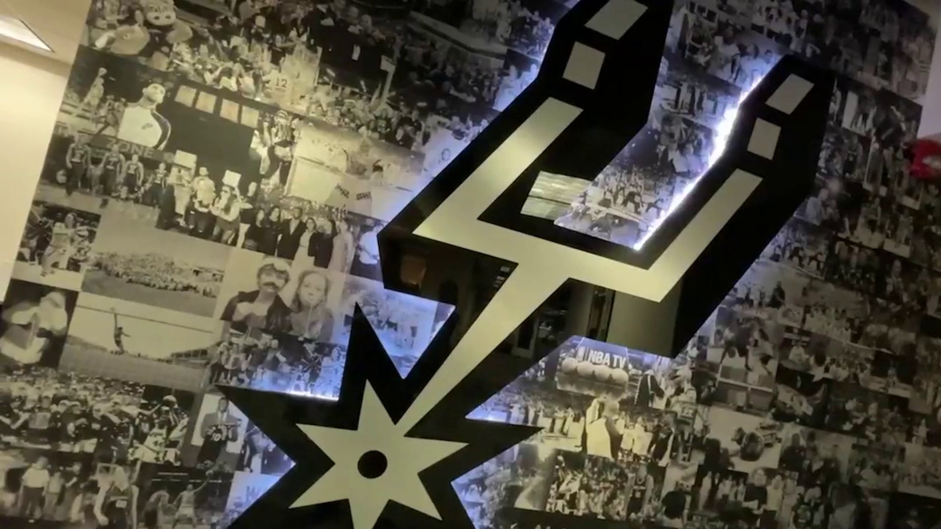 Download Retro San Antonio Spurs Logo Wallpaper