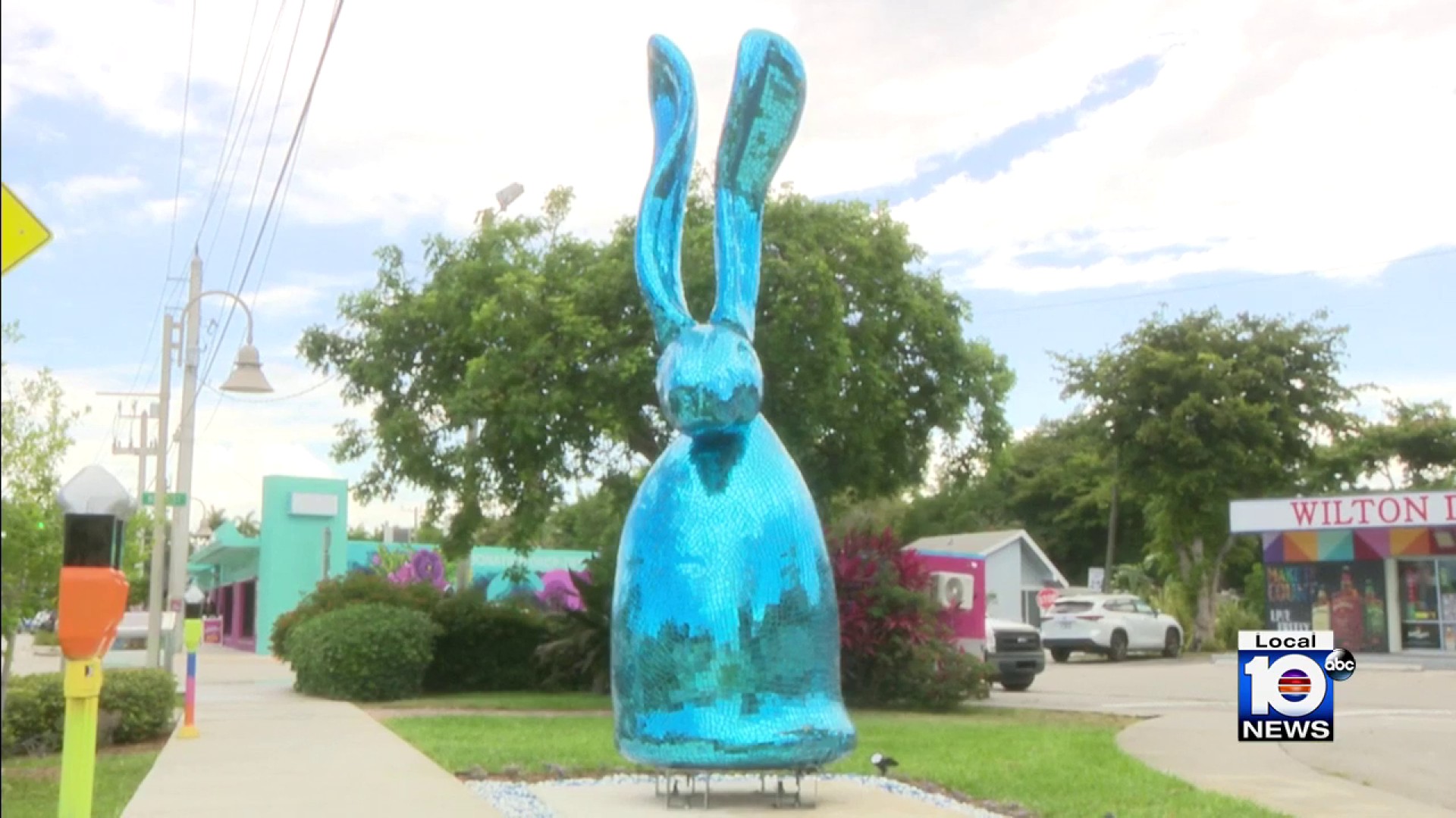A Disgruntled Florida Man Just Plowed His Car Into a $200,000 Blue Bunny  Sculpture—His Second Time Vandalizing Public Art