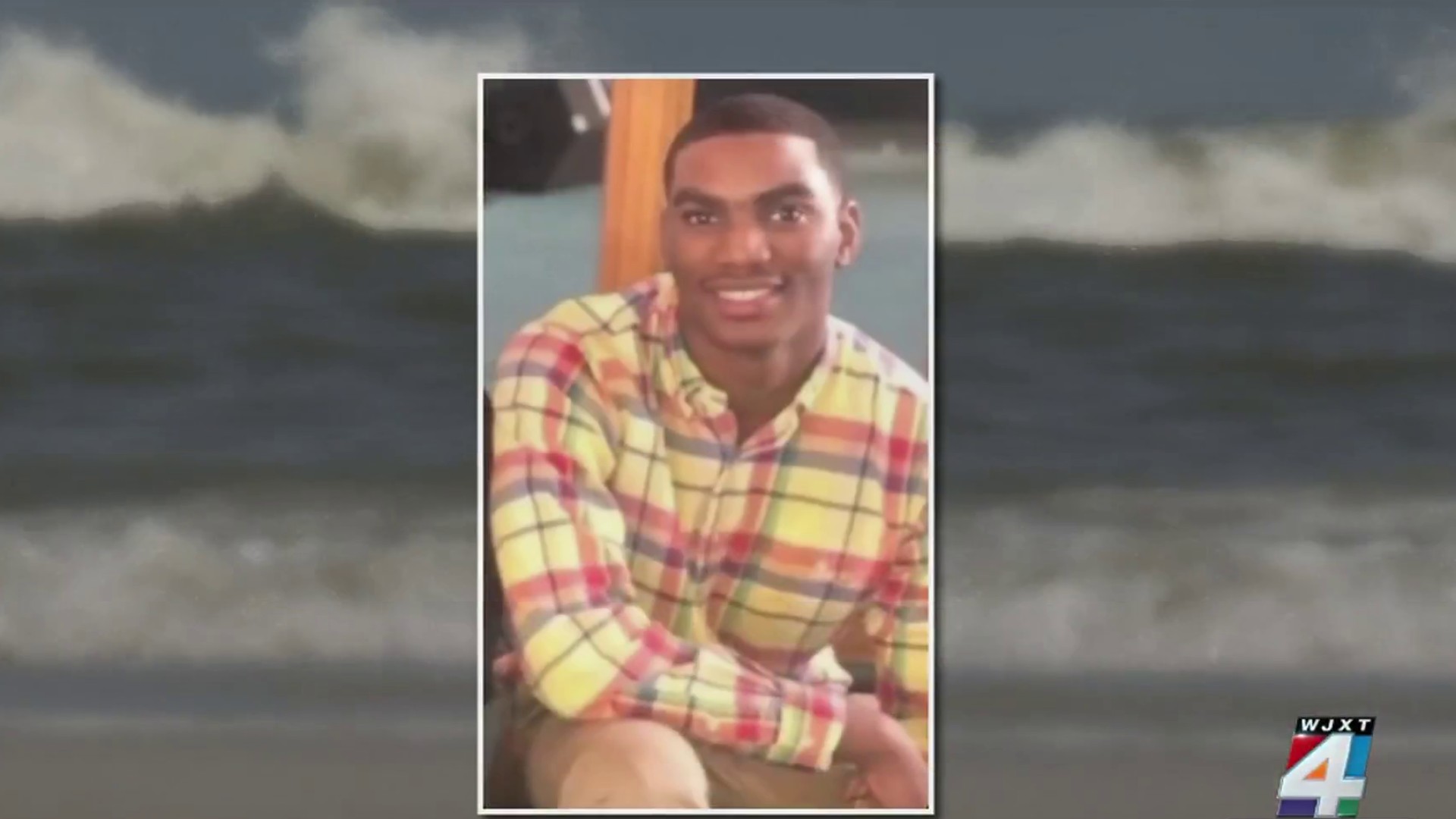 Thousands pack Jacksonville Beach as crews continue search for missing  19-year-old swimmer