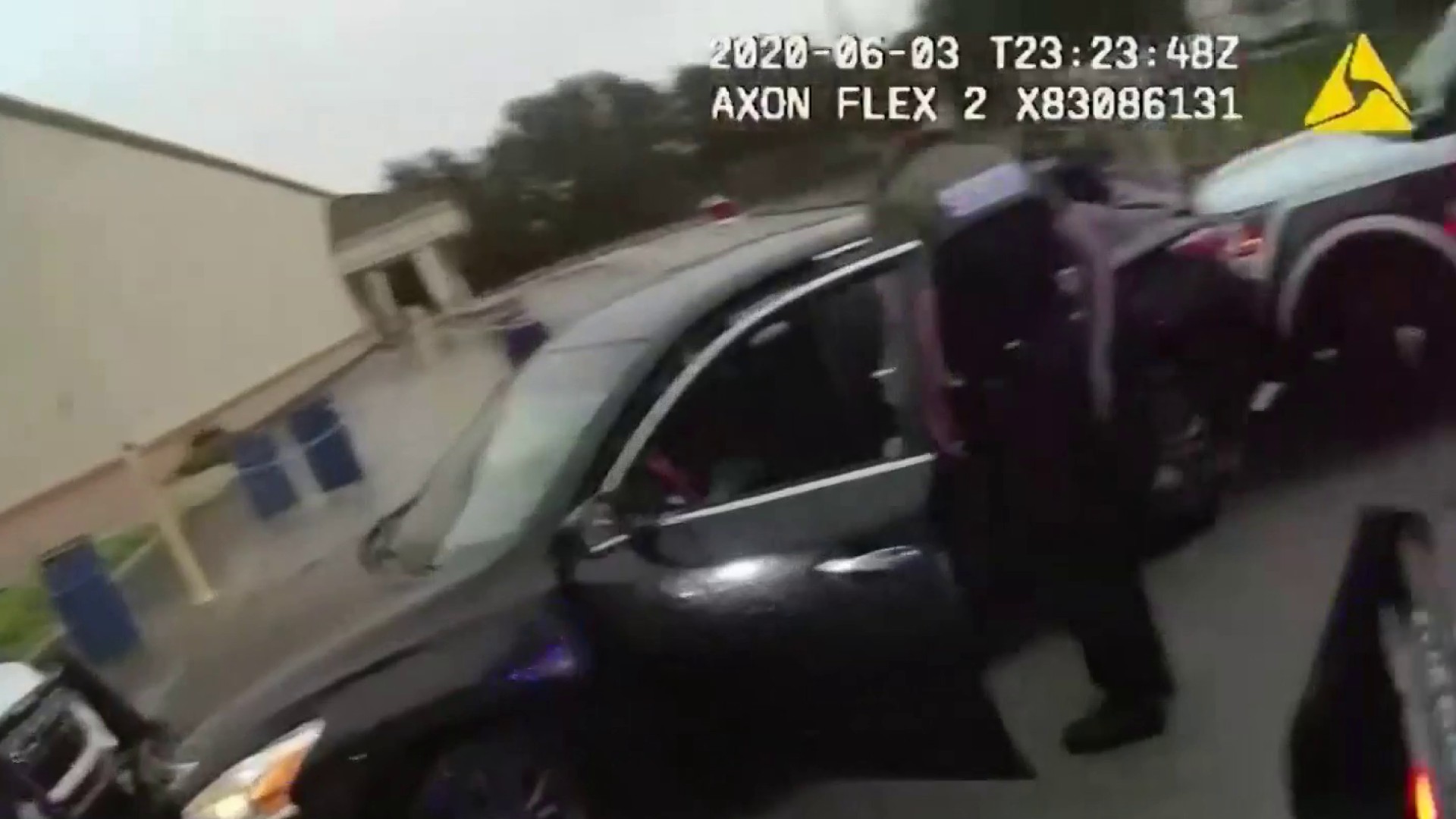 Video shows Orange County deputy smashing driver s window during