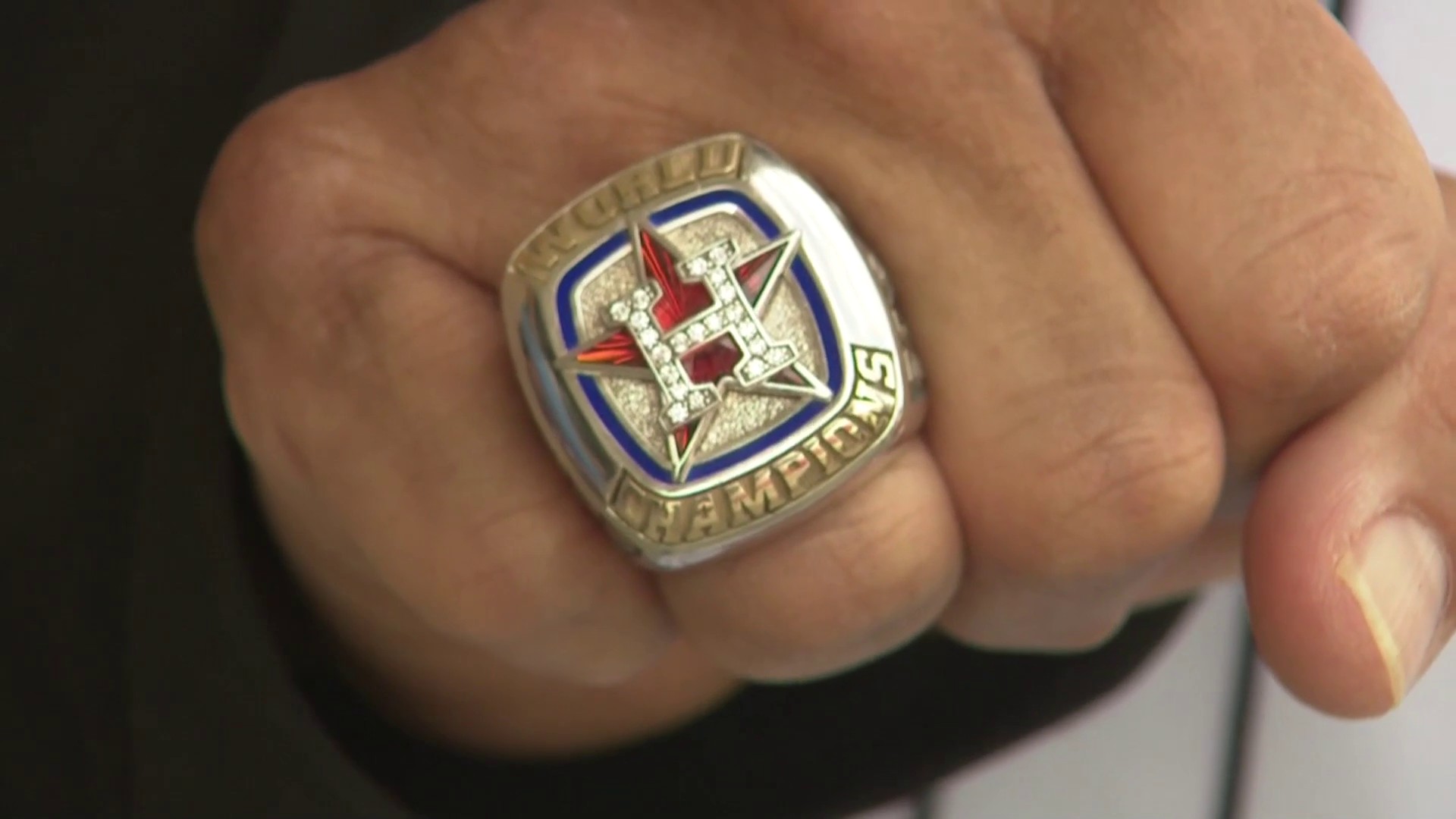 8-year-old returns Astros World Championship ring to Minute Maid ballpark  supervisor after socia 