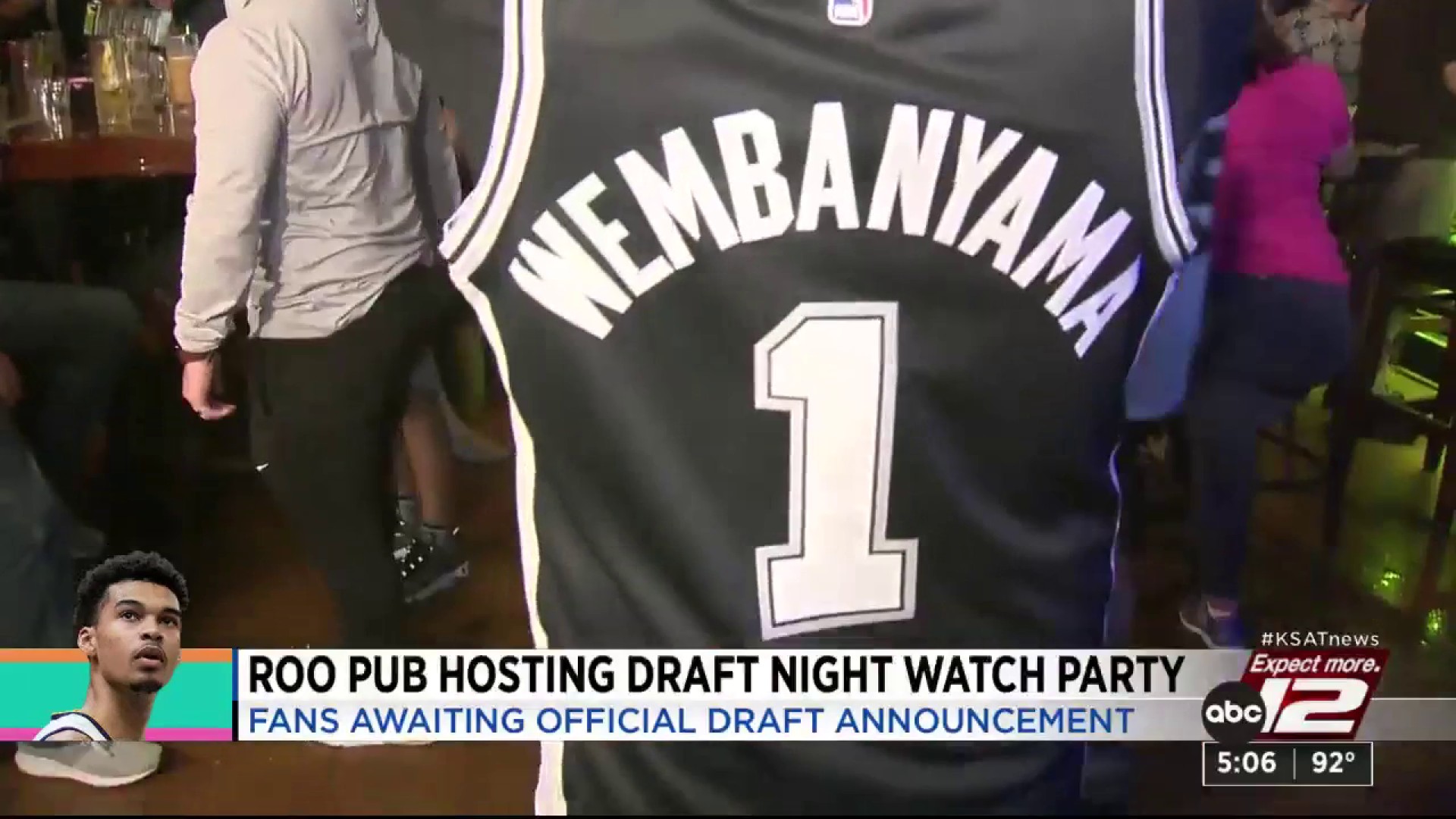 Roo Pub hosts fans, foodies at its NBA draft night watch party