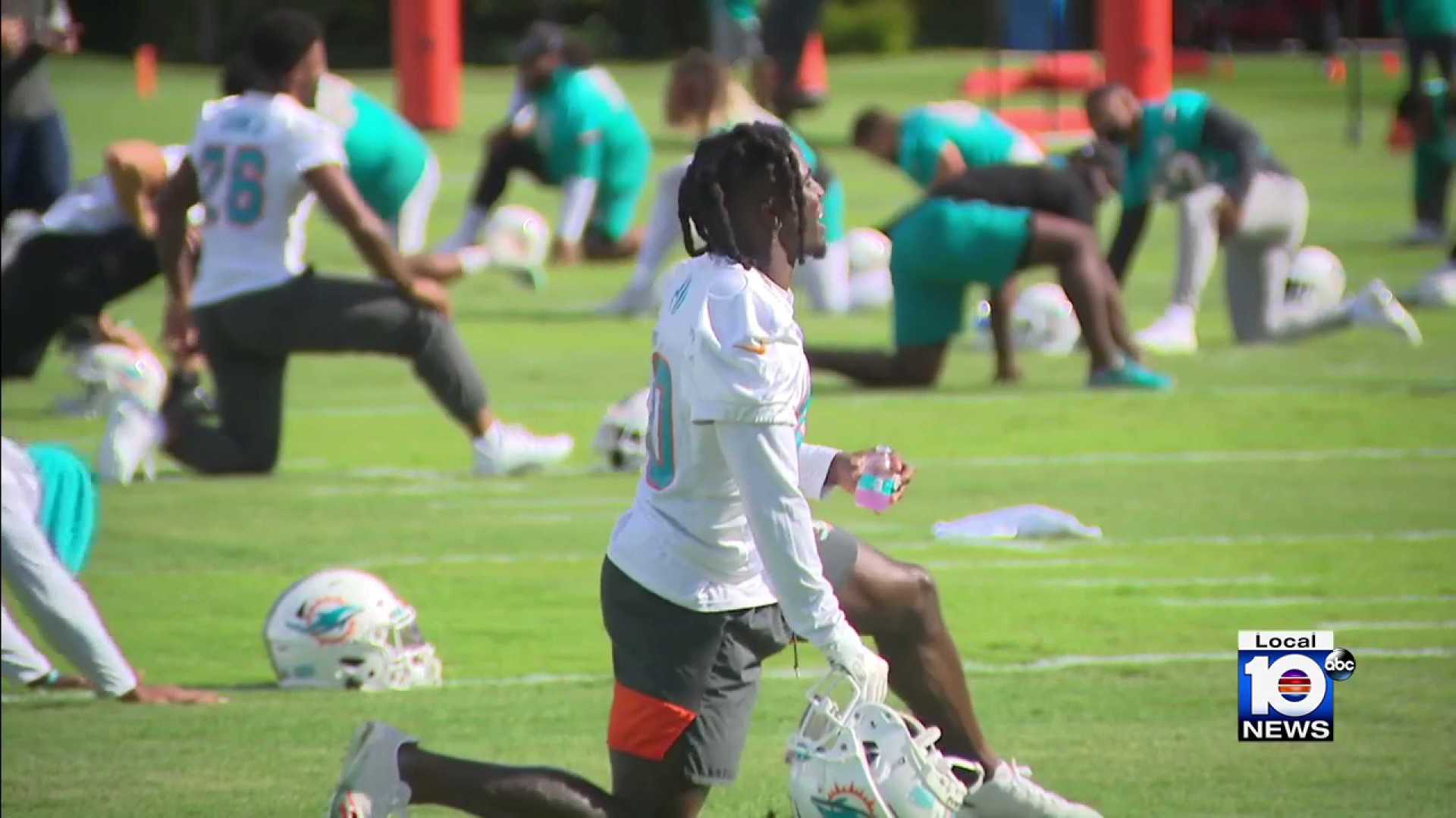 Miami Dolphins' Tyreek Hill accused of slapping employee in boat dispute,  reports say 