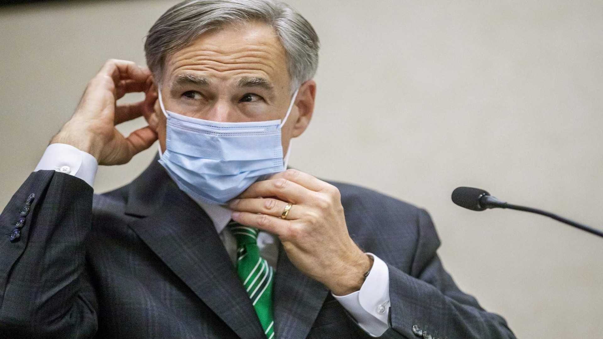 Gov Abbott S Executive Order Goes Into Effect Requiring All Texans To Wear Masks Or Face Coverings In Public