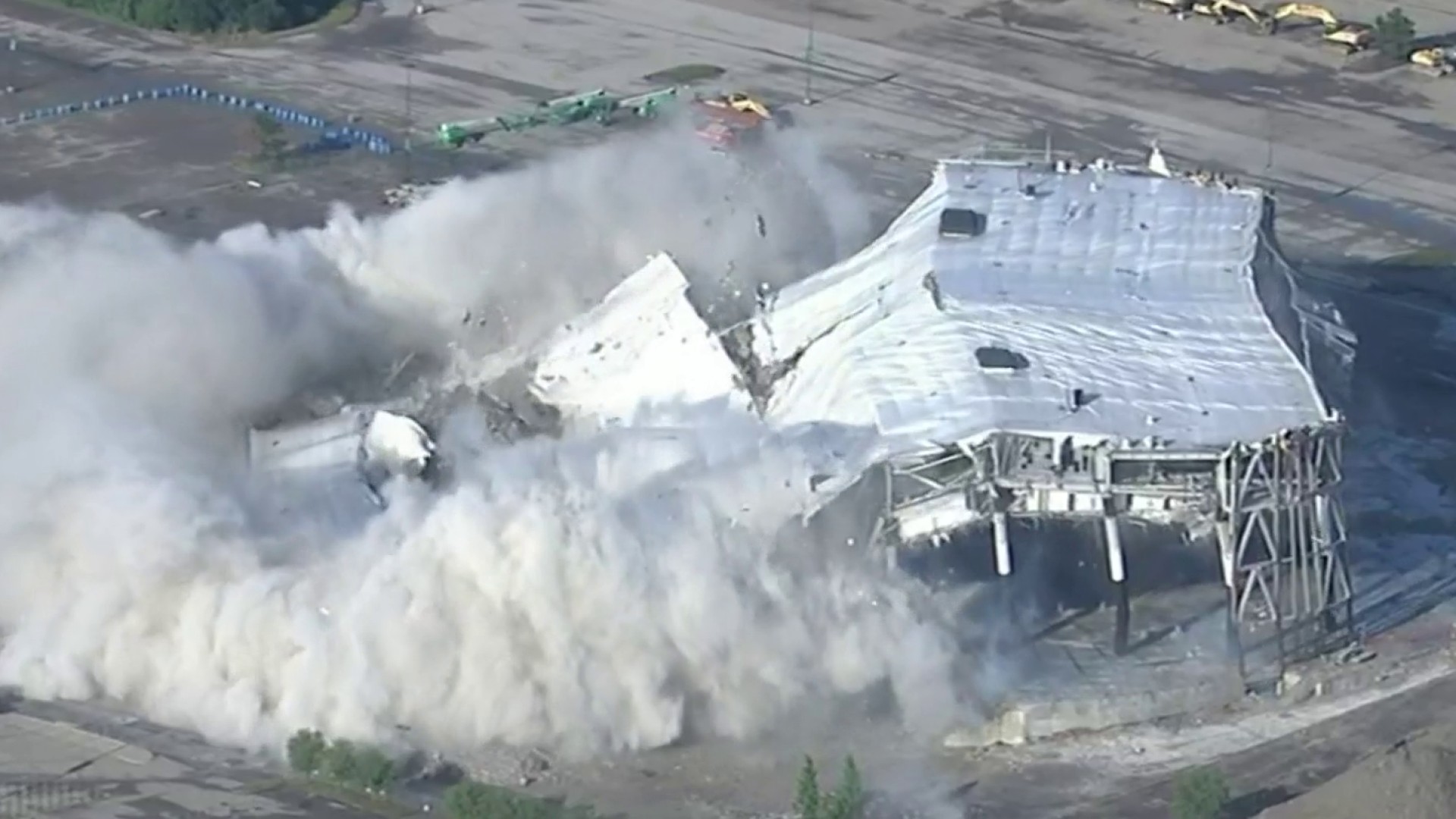 What remains of the Palace of Auburn Hills is coming down today with an  implosion to take out the roof and collumns. MORE:  By FOX 2 Detroit