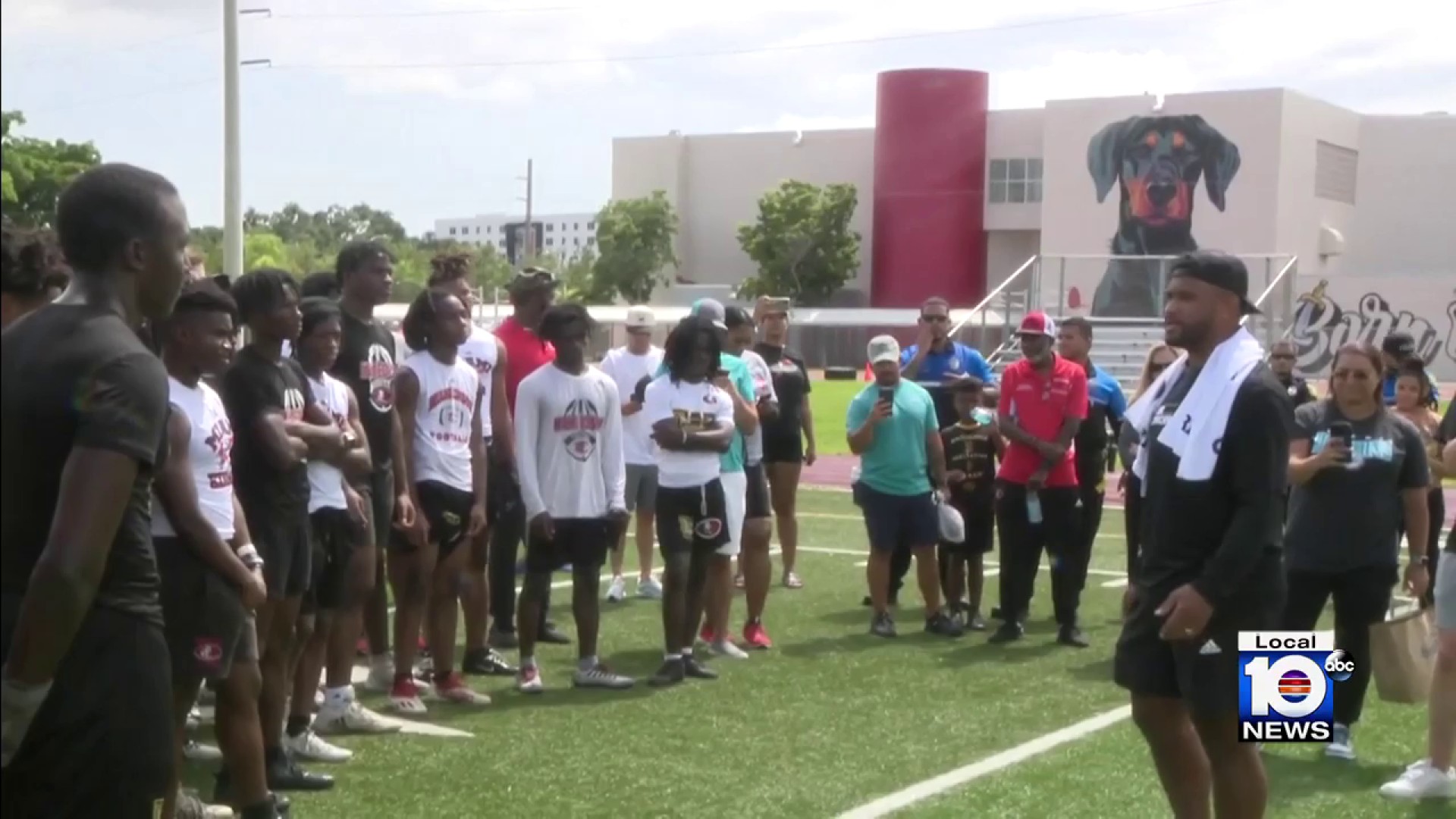 Dolphins QB Tua Tagovailoa donates equipment to Miami high school