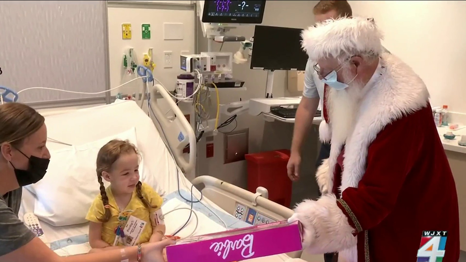 Francoeurs, Braves make annual stop at children's hospital for Christmas in  July event, News