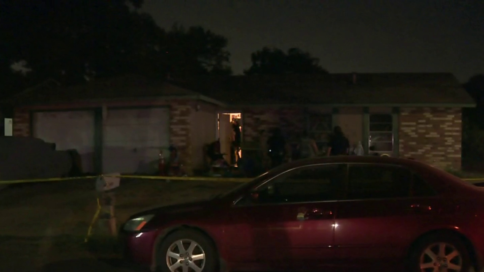 Woman, child dead after being pulled from pool in north Houston