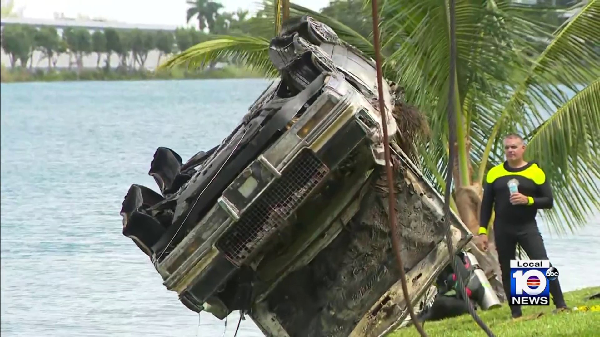 Divers help detectives recover 4 abandoned cars from artificial