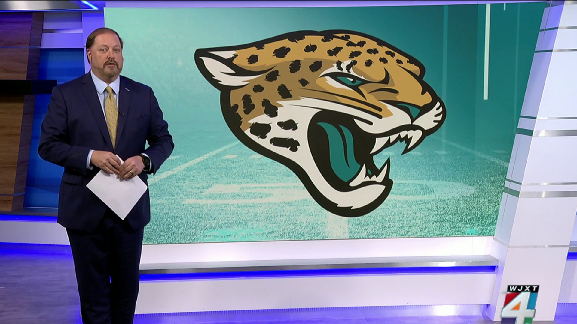 Jaguars trade WR Shenault to Panthers for 2023 draft pick