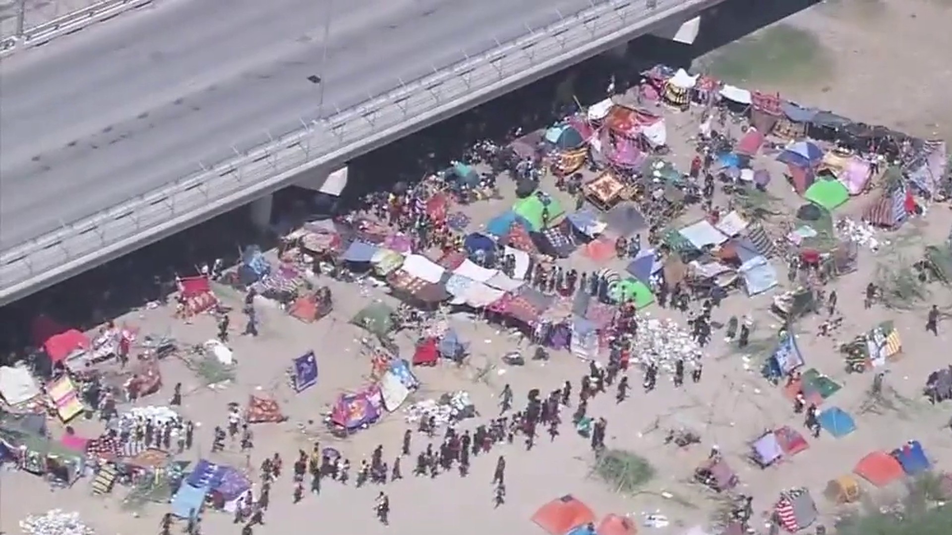 Thousands of Haitian migrants arrive at Texas border city Del