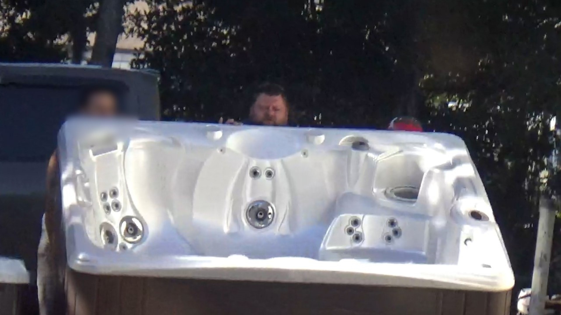 Volusia company sold defective hot tubs on Facebook, customers claim