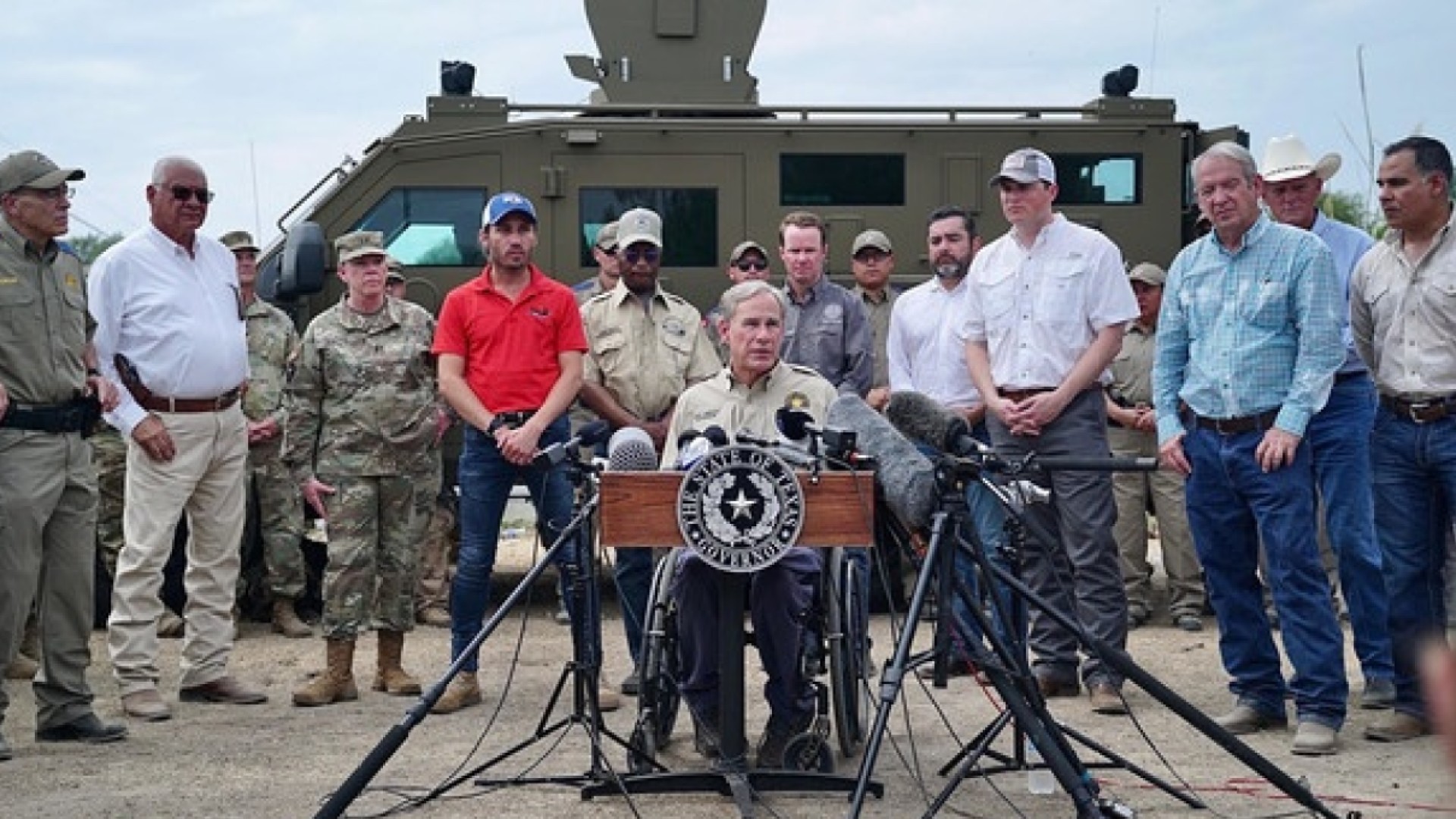 Gov. Greg Abbott visits Del Rio, vows to continue sending state resources  to border