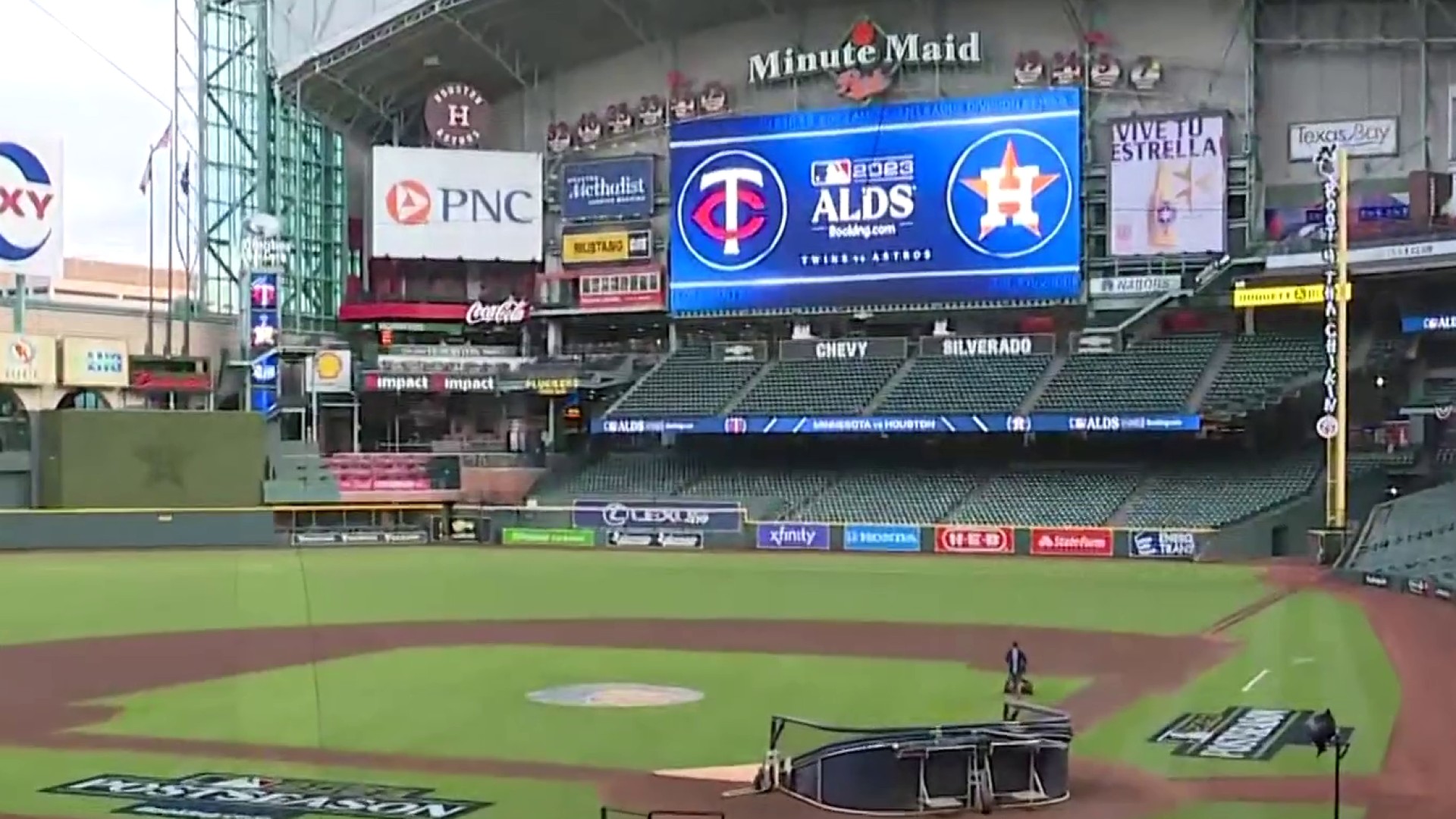 Houston Astros: Minute Maid Park roof open for ALDS Game 2