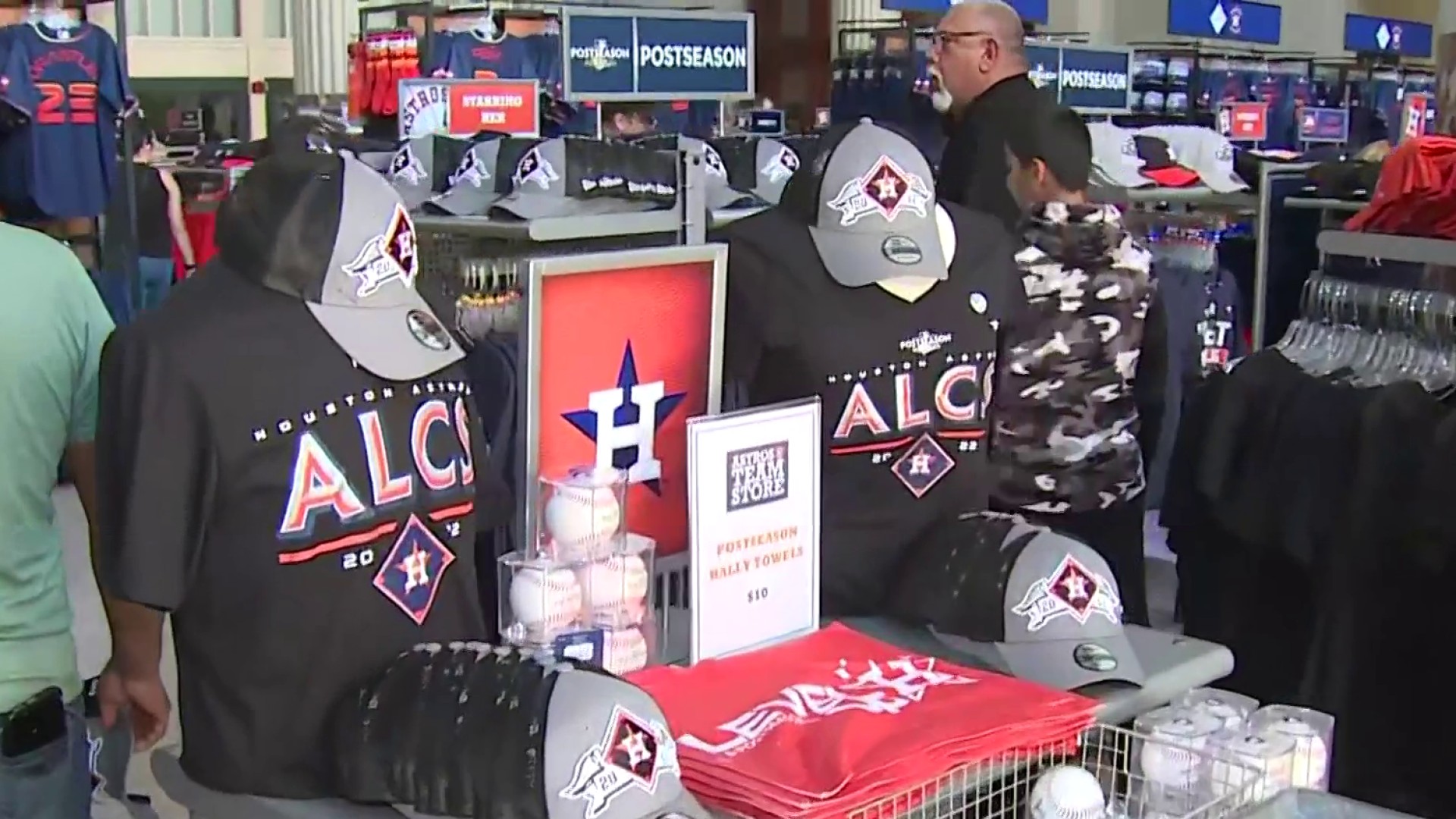 Astros fans celebrate championship in long lines for merch