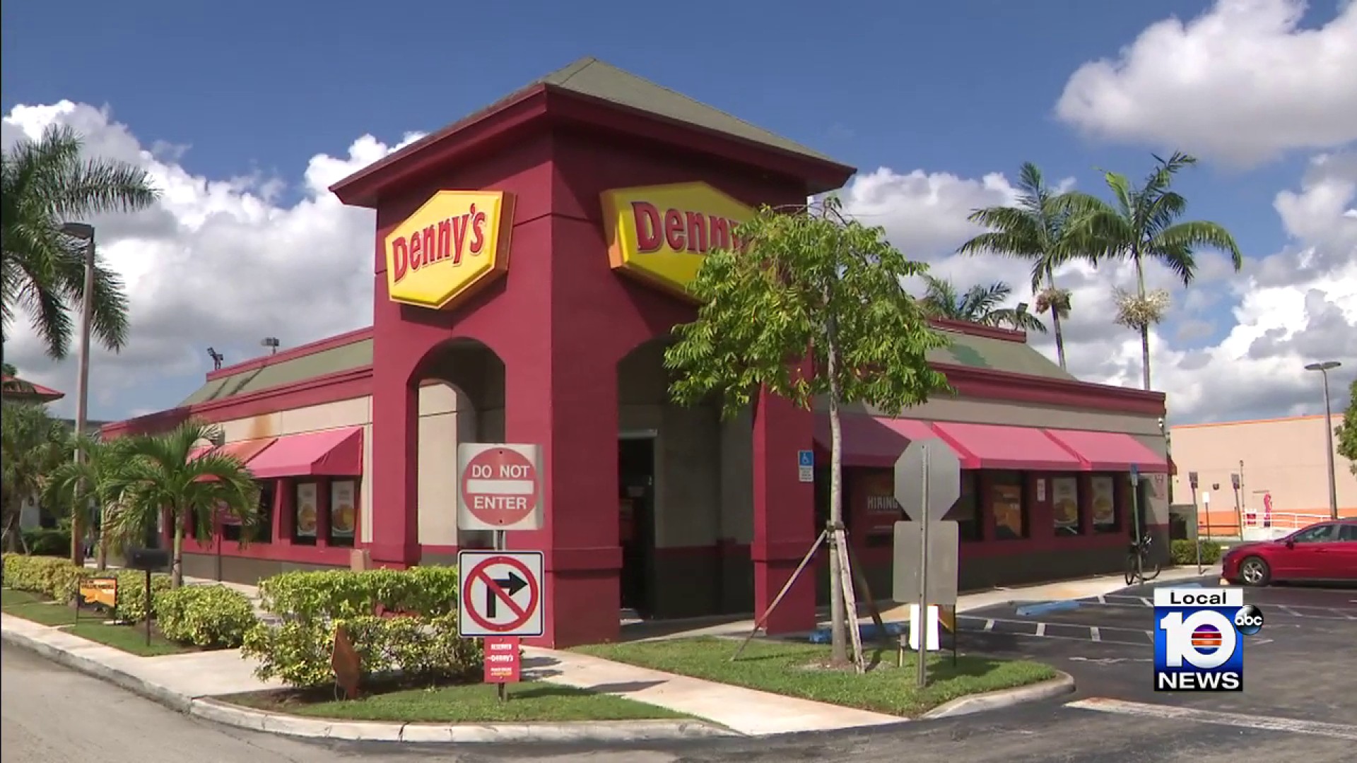 Denny's - Breakfast Spot in Miami Beach