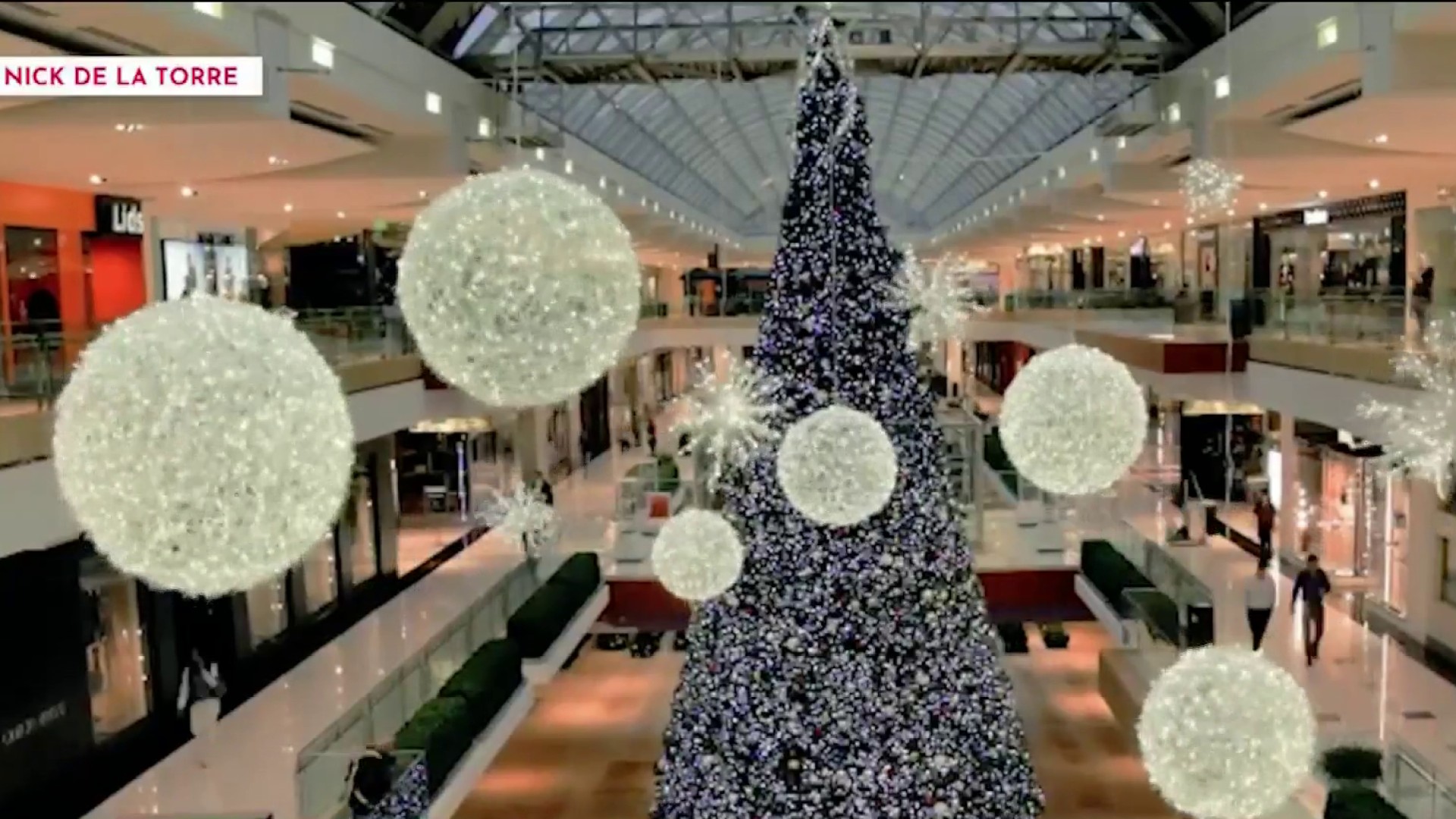 Hines on X: In the 1980s, Galleria Dallas installed their first Christmas  tree on the ice rink, a tradition that is still enjoyed today in both the  Houston and Dallas Gallerias. #TBT #