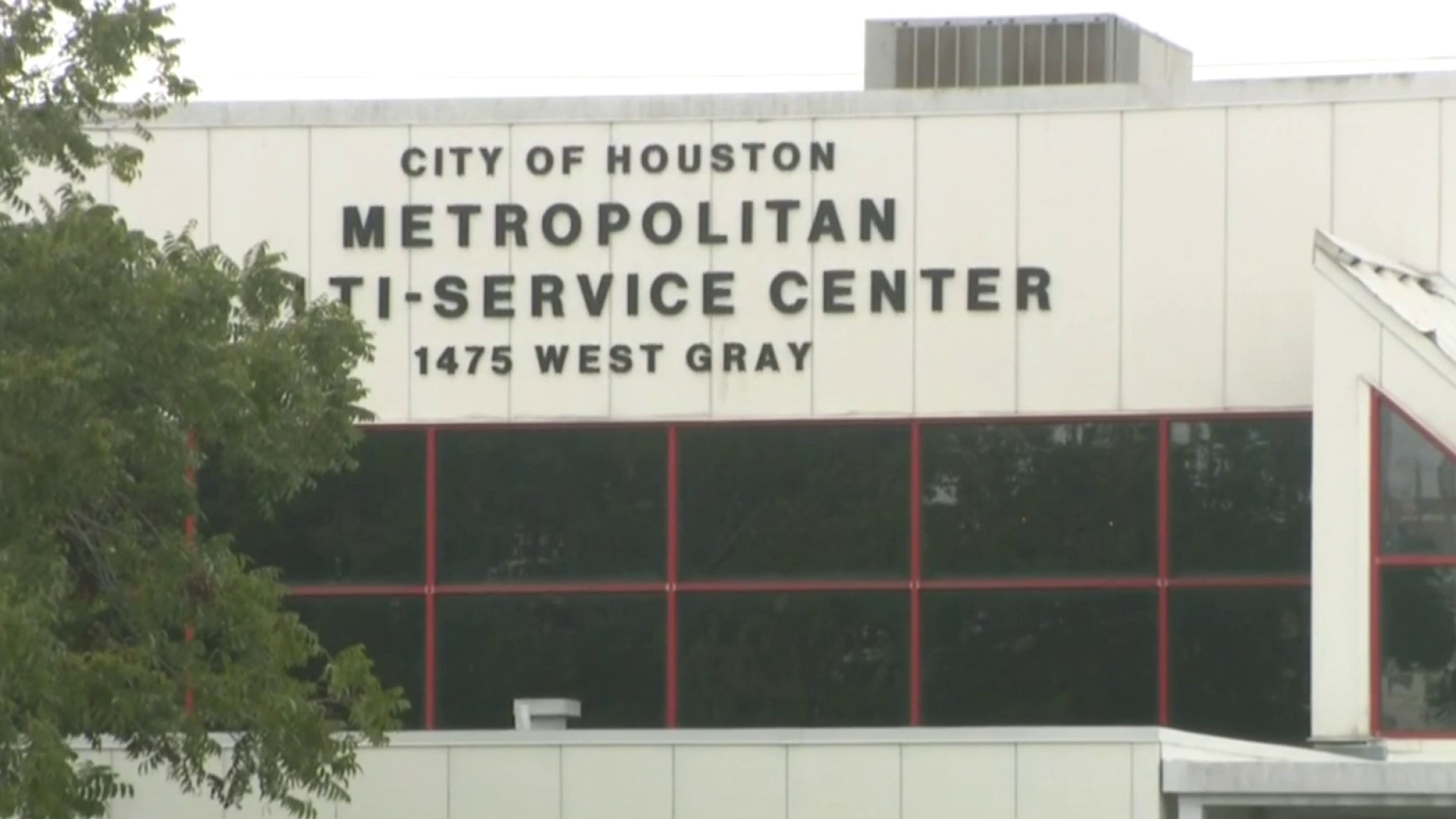 ‘We are well aware’: Several machines down, multiple issues reported at Harris County polling location