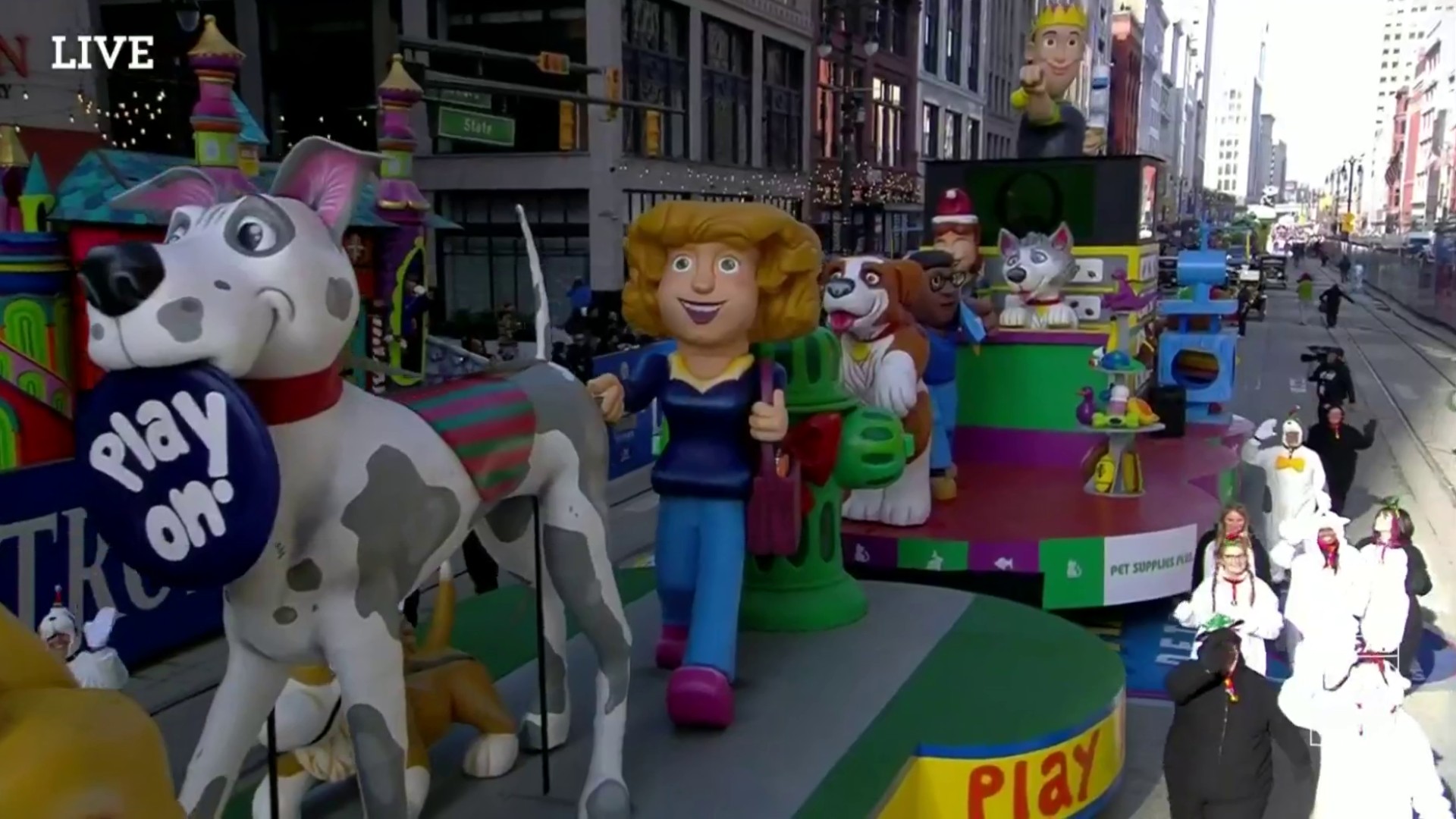 Pet Supplies Plus brings the cuteness to 2022 America's Thanksgiving Parade