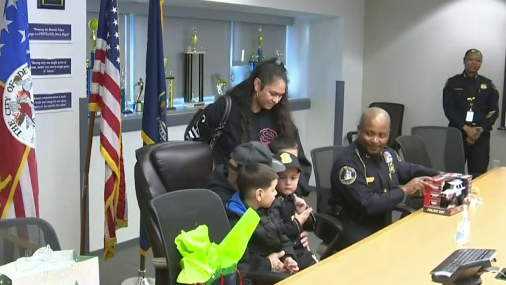 4-year-old boy battling cancer becomes Detroit police chief for the day